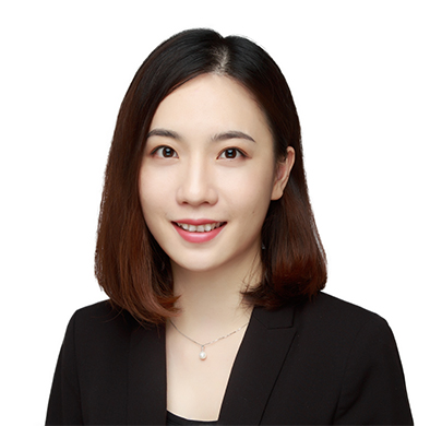 四年海外留学背景，英语专业八级。毕业后即担任移民文案，共帮助近百个家庭成功移居海外，同时协助上百位学生成功申请留学海外。9年的从业经验并熟悉各国基本移民政策与申请流程，尽职尽责协助每一位申请者。